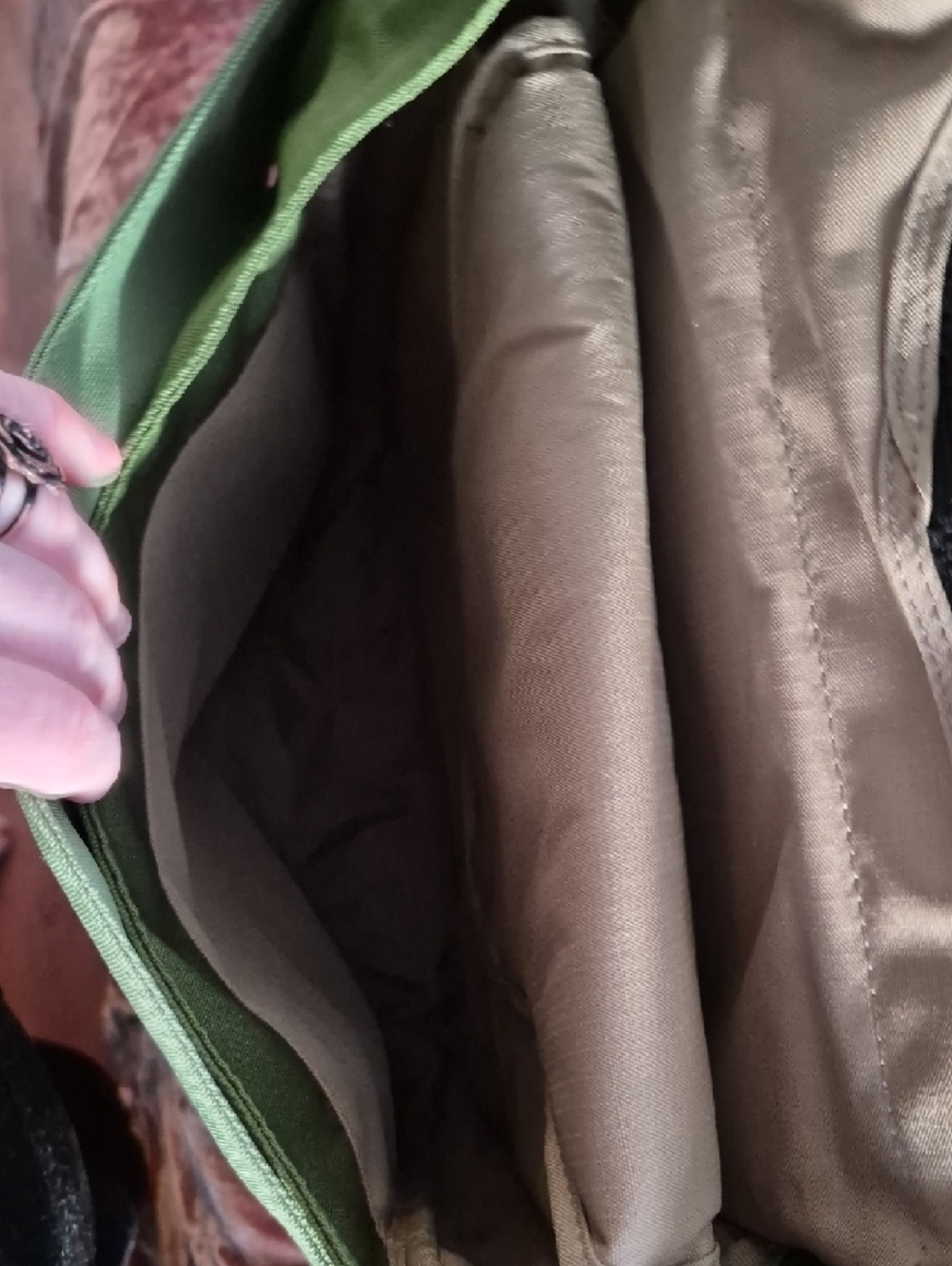 Crumpler The Luncheon Olive Green Canvas Messenger Computer Laptop Bag - Picture 11 of 13